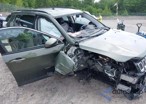 2019 Jeep Compass Latitude 4X4 из США, поврежденный, VIN 3C4NJDBB8KT760370